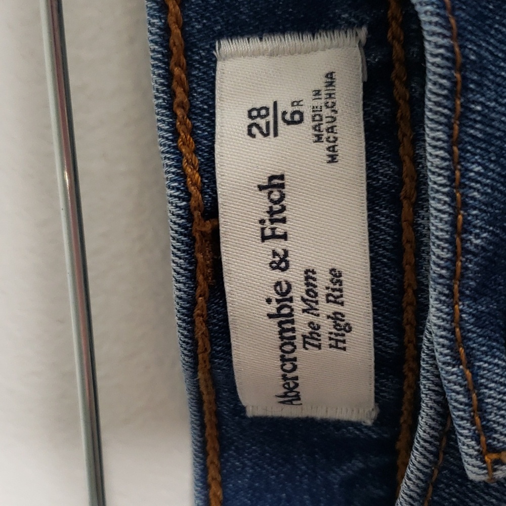 Abercrombie & Fitch The Mom Jeans button-front high-rise raw hem size 6/… - Picture 5 of 12
